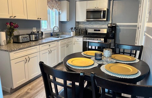Washington House | Home Away From Home - with pools, parks, hiking, fishing, and lakes nearby!