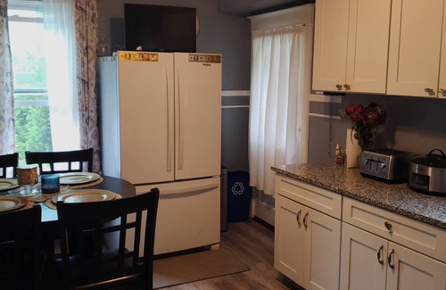 Washington House | Home Away From Home - with pools, parks, hiking, fishing, and lakes nearby!