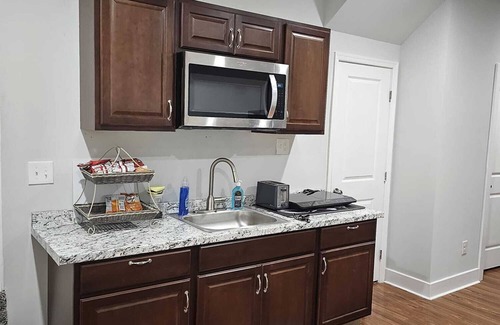 Capitol View House | HOME AWAY FROM HOME is here for you. Quiet and clean