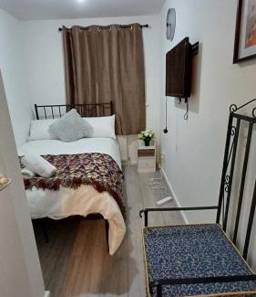 Wolverhampton Apartment | Home away from home & very cozy