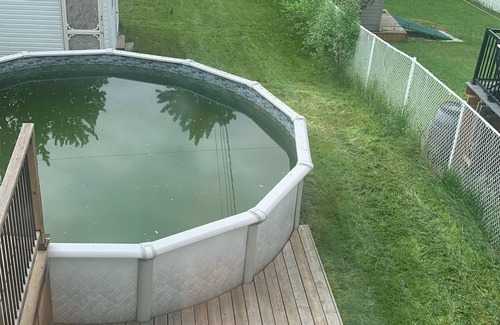Gatineau House | Home away from home with a pool in Gatineau