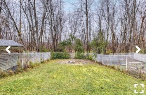 Gatineau House | Home away from home with a pool in Gatineau