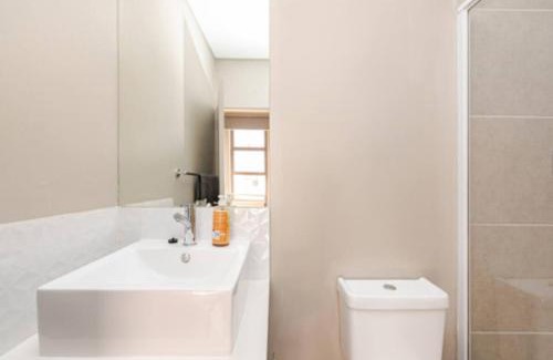 Greater Johannesburg Metropolitan Area Apartment | Home away from home - Rosebank