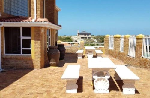 L'Agulhas House | Home away from home