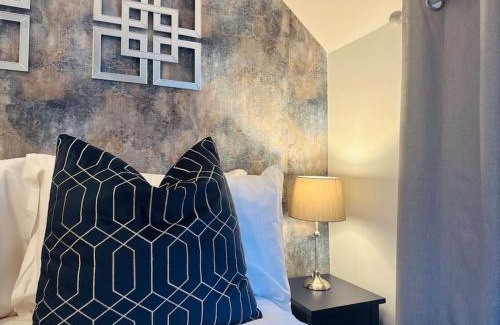 Horley House | Home Away Luxury Living - Horley