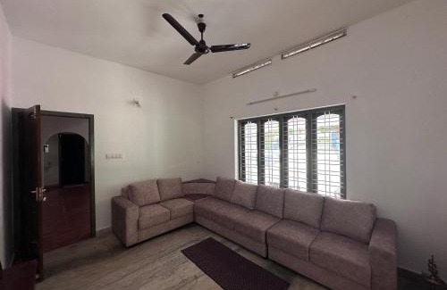 Vaikam House | Home Away Roam Stay