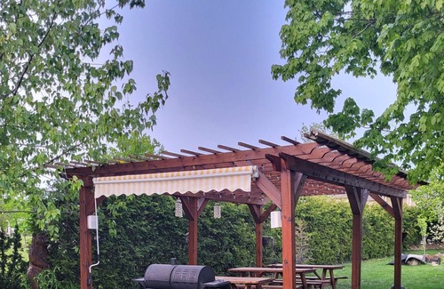 Bradford West Gwillimbury Bed & Breakfast | - Home awaya place you don't want to leave camping , shared pool Bring tent.