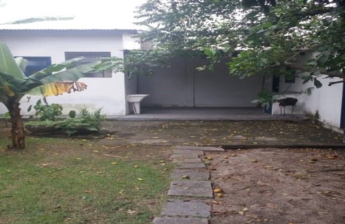 Balneario Remanso House | home Beach Center, wooded and grassy yard with fruit trees.