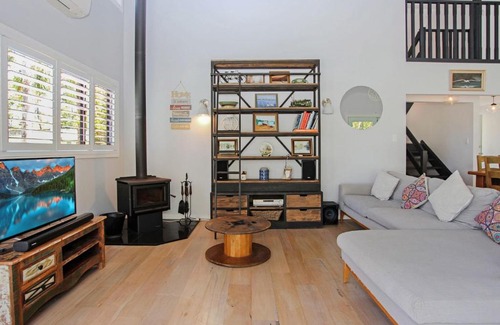 Bundabah House | Home by The Cove