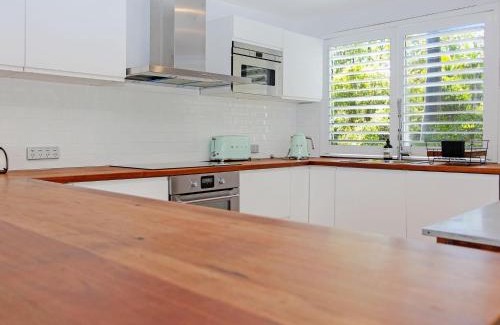 Bundabah House | Home by The Cove
