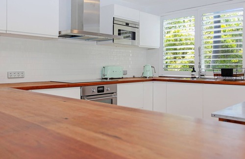 Bundabah Cottage | Home by The Cove - Charming Riverfront Cottage