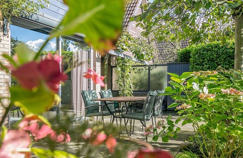 Ouwerkerk House | Home by the Creek ('Huis aan de Kreek')