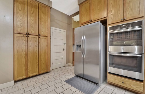 Wichita House | Home by the river, 5 Bedrooms, 5-minute walk to Children Museum, POOL TABLE!