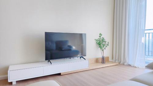 Bandar Perda Apartment | Home Cinema - BM City Centre - 4km to Icon City at The Metropol Muji Style Apartment