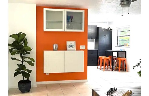 Vero Beach House | Home close to shops, restaurants and beach 3/2