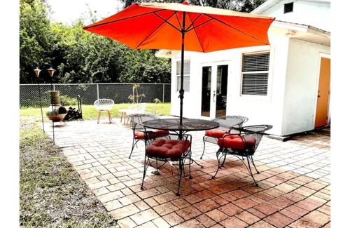 Vero Beach House | Home close to shops, restaurants and beach 3/2