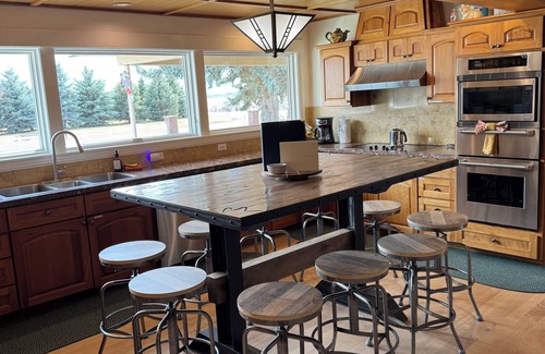 St. Anthony House | Home Closest to SAND DUNES ▪︎ Near West Yellowstone