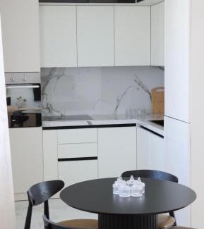 Gramsh Apartment | Home DeLuis
