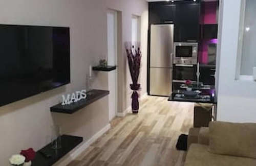 Las Palmas de Gran Canaria Apartment | Homerez - Las Palmas apt, air-con.