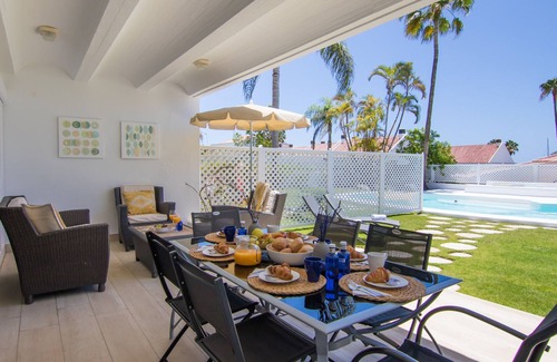 Pasito Blanco Villa | HomeForGuest Villa in Pasito Blanco, 8pax, BBQ, POOL, WIFI