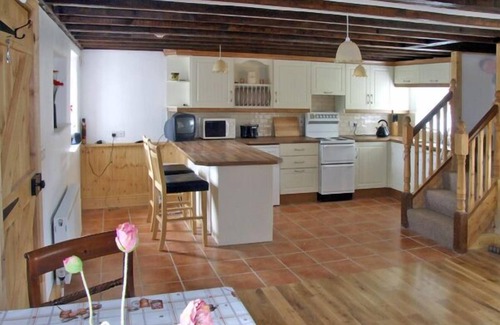 Gusserane Cottage | HOME FARM COTTAGE, pet friendly in Campile, County Wexford