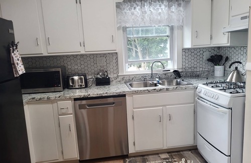 Mount Pleasant Apartment | Home feel 3bdroom 2nd Floor apartment
