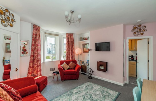 Restalrig Apartment | Home-from-home; 10 mins from city centre; Free on-street parking; Well-equipped
