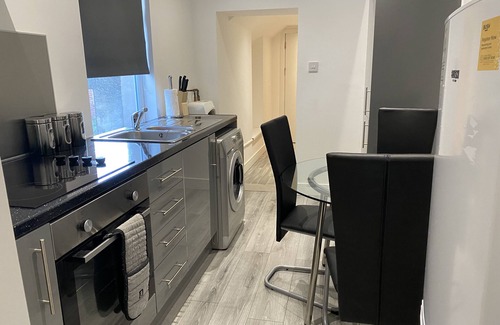 Bridgend Apartment | Home from home 2 bed Flat Within walking distance of town centre