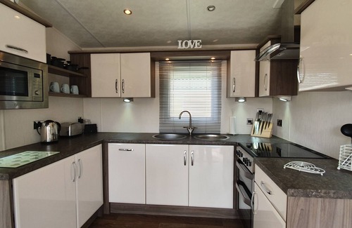 Hopton Ski Chalet | Home from Home caravan in Lowestoft