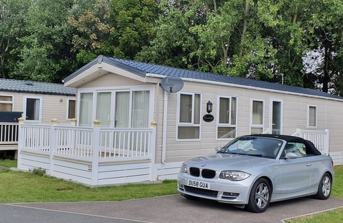 Hopton Ski Chalet | Home from Home caravan in Lowestoft