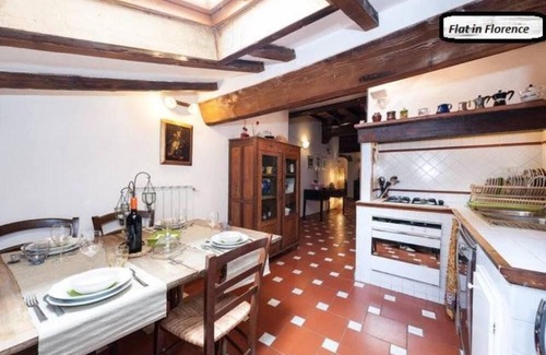 San Lorenzo Apartment | "HOME FROM HOME" from 200m to The Cathedral of Florence!