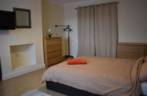 Cribbs Causeway House | Home From Home
