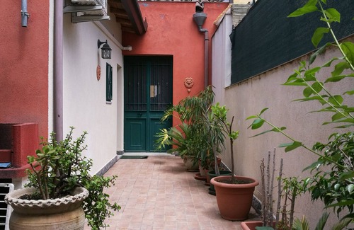 San Giovanni la Punta House | Home & Garden