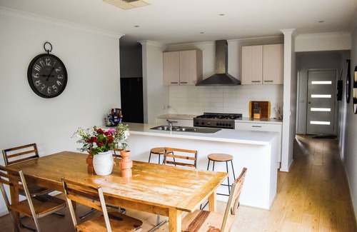 Armstrong Creek House | Home in Armstrong Creek nnClose to the most beautiful beaches on the Surf Coast.