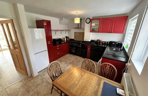 Kington St Michael House | Home in Kington St Michael