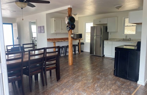 Edwards Cabin | Home in Lake of the Ozarks! Family friendly on MM74! Private Dock!