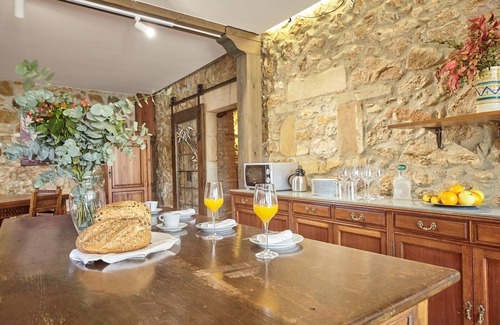Orena Cottage | Home in Oreña · 8 bedrooms · 11 beds · 8 baths