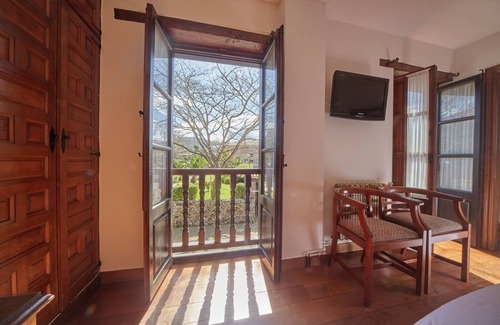 Orena Cottage | Home in Oreña · 8 bedrooms · 11 beds · 8 baths
