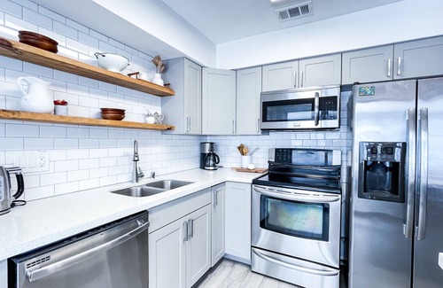 South Venice House | Home in quiet Bird Sanctuary Neighborhood, close to Beach