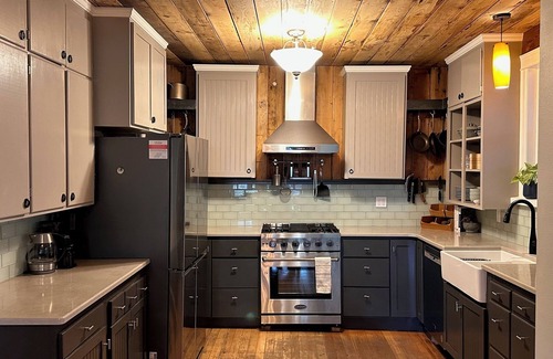 Moscow House | Home in quiet neighborhood close to downtown
