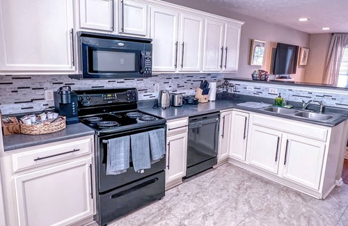 Haven Heights Apartment | Home in Radford, Minutes to RU, I-81 & 20mins to VT