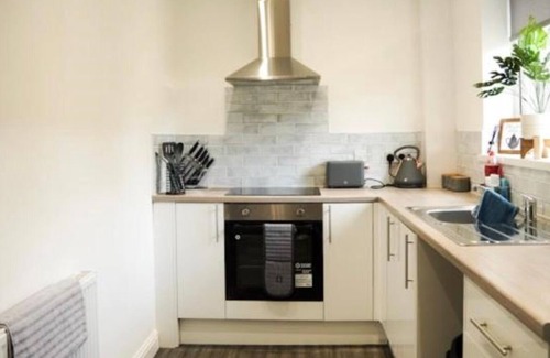 Speke House | Home in Speke- 8 mins walk to airport