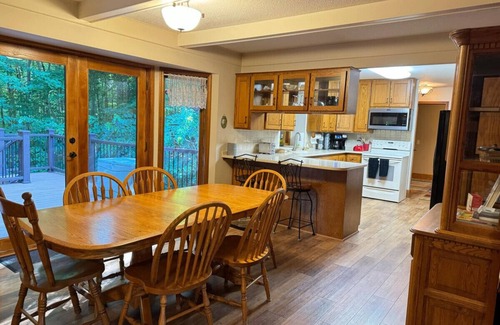 Grandville House | Home in the Woods - hot tub, fishing, pets