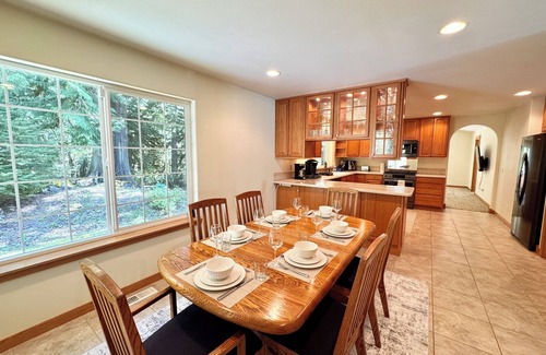 Rockport House | Home in the woods with private Creek & Hot tub near North Cascades National Park