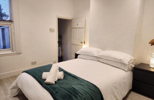 Lower Wick House | Home In Worcester - With Free Parking