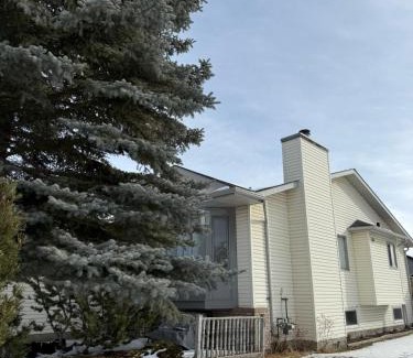 Citadel House | Home Inn Calgary Country Hills