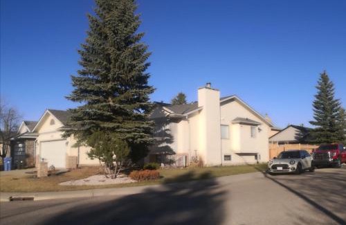 Citadel House | Home Inn Calgary Country Hills