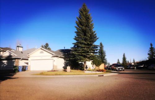 Citadel House | Home Inn Calgary Country Hills