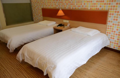 Chongqing Hotel | Home Inn Chongqing Yangjiaping Pedestrian Street