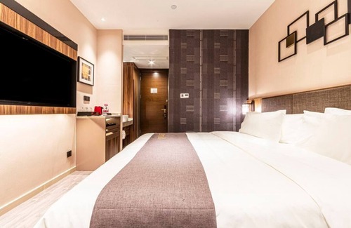 Qingdao City Center Hotel | Home Inn Qingdao 54 Square